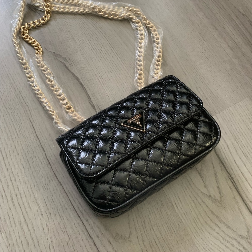 Brand new guess bag with chain